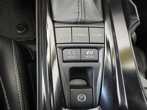 Used 2025 Toyota Camry SE w/ Multimedia Upgrade Package image 23