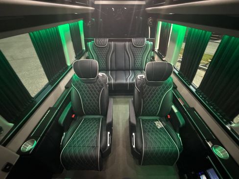 Used 2021 Mercedes-Benz Sprinter 3500 image 1
