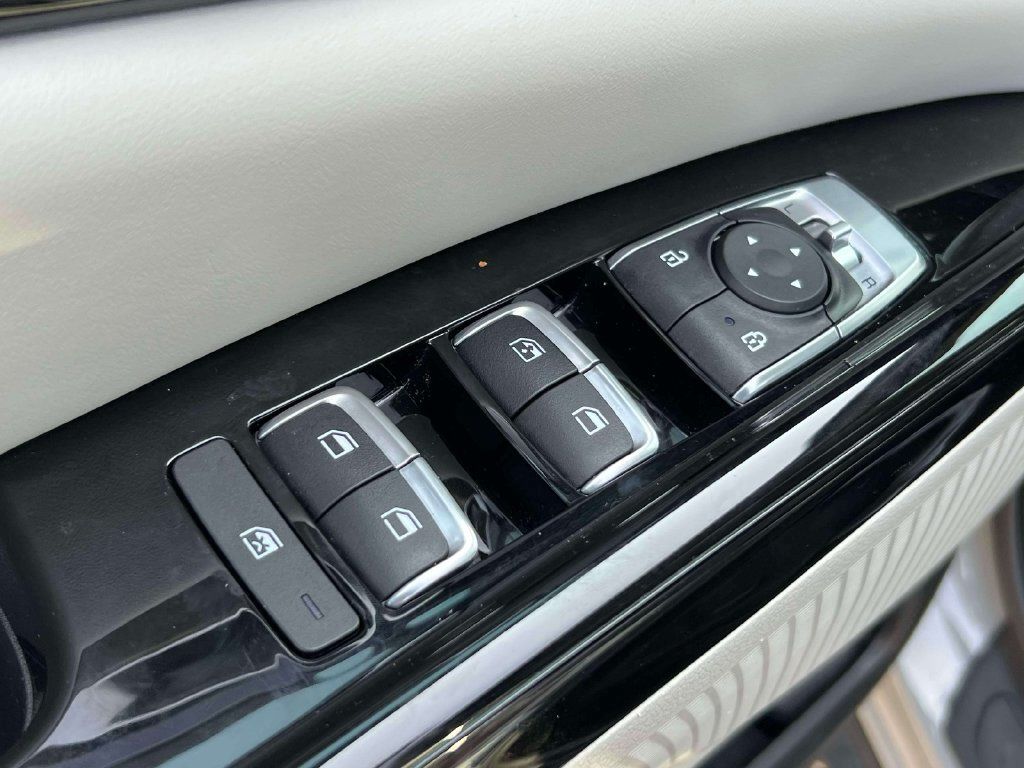 Certified 2023 Kia Carnival EX FWD image 17