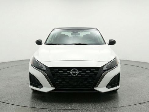 Used 2025 Nissan Altima 2.5 SV image 2