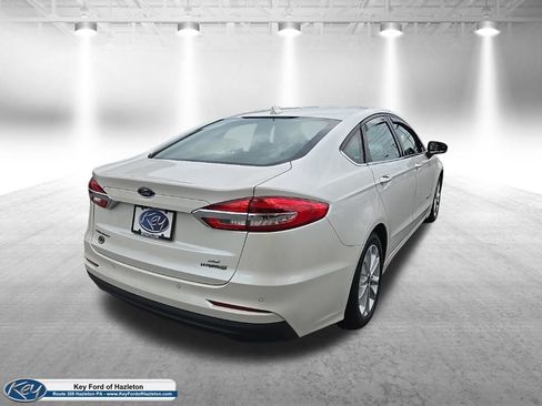 Used 2019 Ford Fusion SE FWD image 11