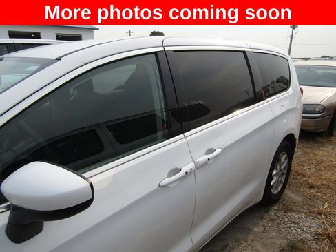 Used 2023 Chrysler Voyager LX FWD image 2
