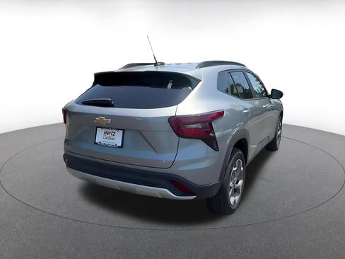 Used 2025 Chevrolet Trax LT FWD image 14