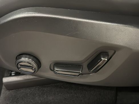 Used 2025 Volvo XC90 B6 Plus image 24