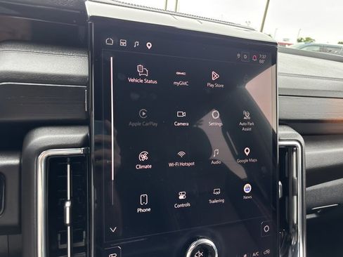 Used 2025 GMC Yukon XL Denali AWD/4WD image 38