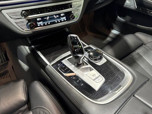 Used 2020 BMW 750i xDrive w/ Executive Package image 53
