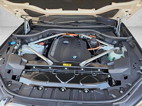 New 2026 BMW X5 xDrive50e image 17