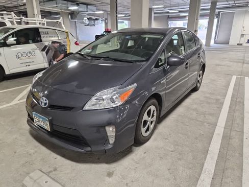 Used 2015 Toyota Prius Two w/ Preferred Accessory Package FWD image 1