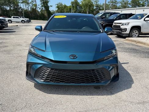 Used 2025 Toyota Camry SE w/ Convenience Package FWD image 2