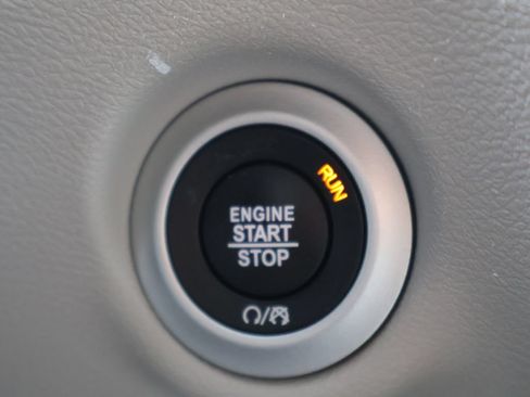 Used 2023 Chrysler Pacifica Touring-L FWD image 34