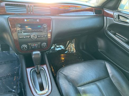 Used 2010 Chevrolet Impala LTZ image 14