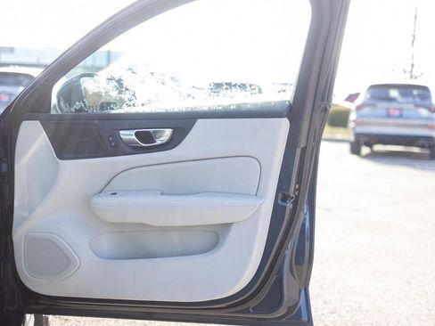 Used 2024 Volvo V60 B5 Cross Country Plus w/ Protection Package Premier image 39