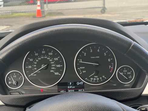 Used 2018 BMW 320i Sedan RWD image 15