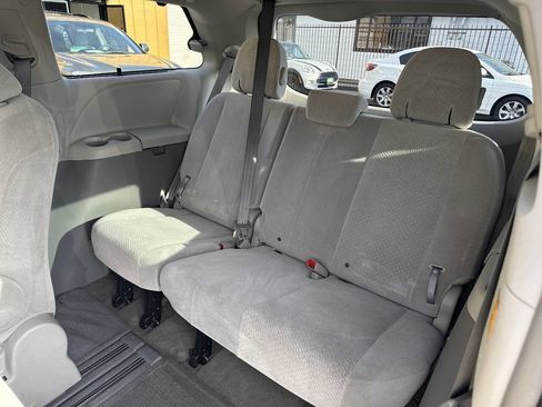 Used 2013 Toyota Sienna LE w/ Towing Pkg image 26