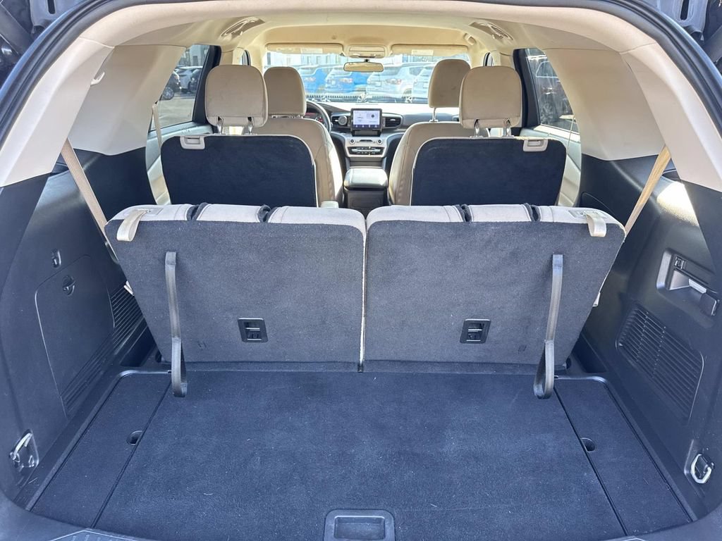 Used 2024 Ford Explorer XLT RWD image 12