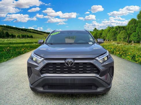 Used 2022 Toyota RAV4 XLE w/ Convenience Package FWD image 8