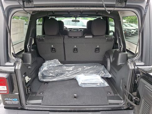 Used 2023 Jeep Wrangler Unlimited w/ Cold Weather Group image 26