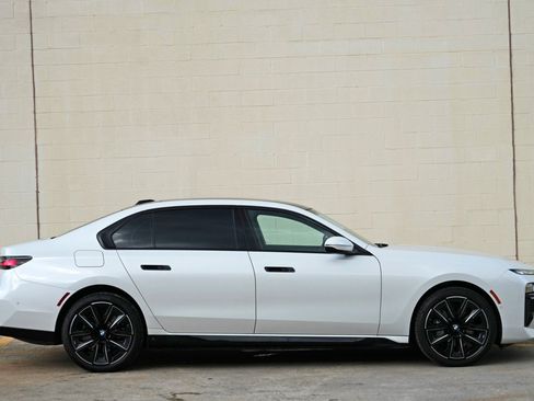 Used 2023 BMW i7 xDrive60 w/ Executive Package 2 AWD/4WD image 65