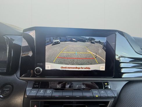 Used 2025 Toyota Camry SE FWD image 16