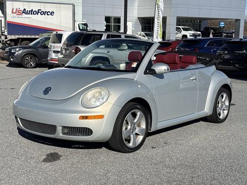Used 2009 Volkswagen Beetle Blush image 4