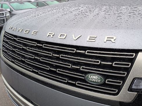 Used 2023 Land Rover Range Rover SE image 12