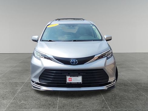Certified 2023 Toyota Sienna XLE image 2