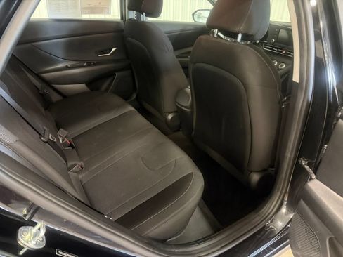 Used 2022 Hyundai Elantra SE FWD image 28