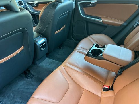 Used 2017 Volvo S60 T5 Inscription Platinum image 29