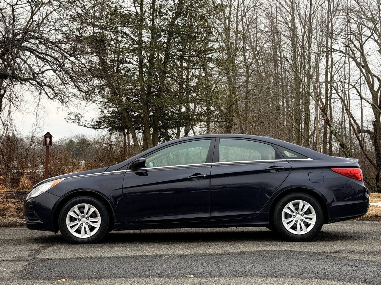 Used 2011 Hyundai Sonata GLS FWD image 2