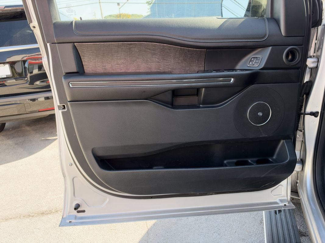 Used 2019 Ford Expedition Limited w/ Driver Assistance Package RWD image 25
