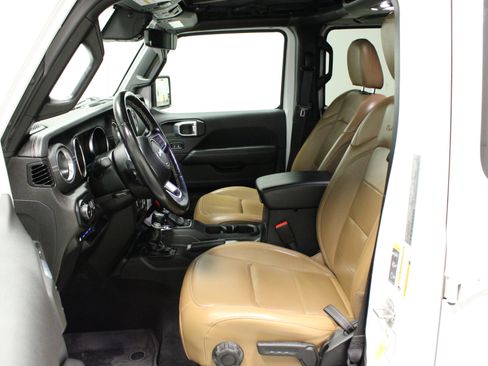 Used 2022 Jeep Wrangler Unlimited Sahara w/ Cold Weather Group image 18