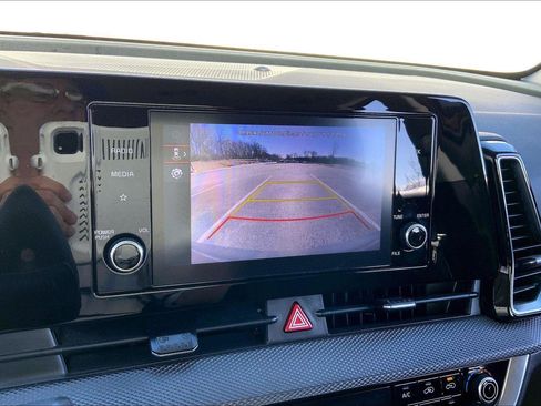 Used 2023 Kia Sportage LX image 18