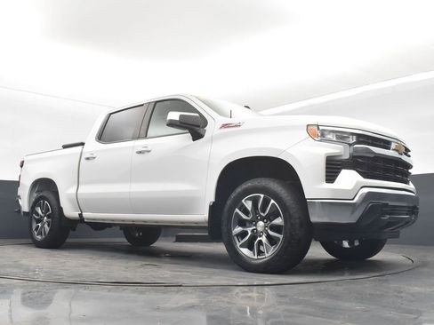 Used 2022 Chevrolet Silverado 1500 LT w/ Z71 Off-Road Package image 18