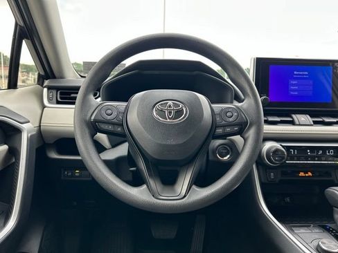 Used 2025 Toyota RAV4 XLE AWD/4WD image 55