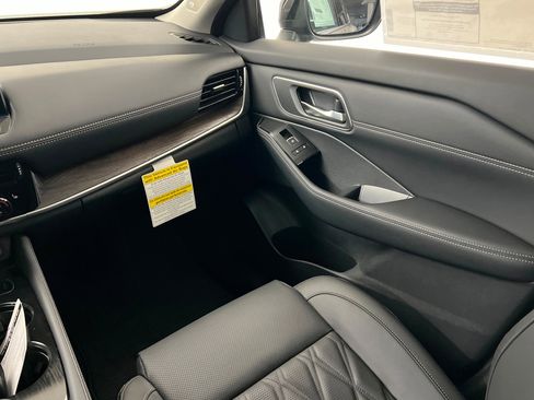 New 2026 Nissan Rogue Platinum w/ Platinum Premium Package image 10