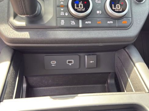 Used 2023 Land Rover Defender 110 V8 AWD/4WD image 30