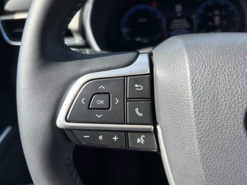 Used 2025 Toyota Highlander Limited AWD/4WD image 25