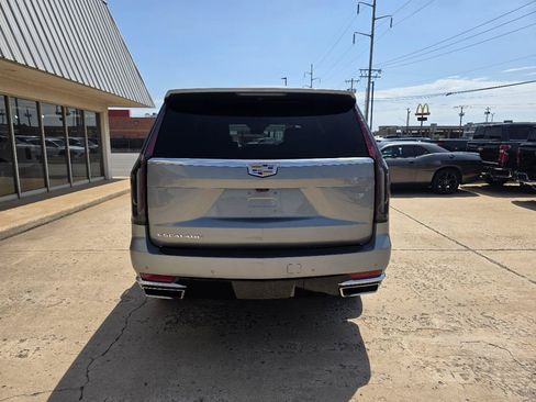 Used 2024 Cadillac Escalade Premium Luxury AWD/4WD image 7