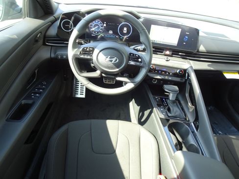 New 2025 Hyundai Elantra SEL image 11