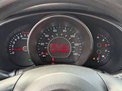 Used 2016 Kia Soul + FWD image 11
