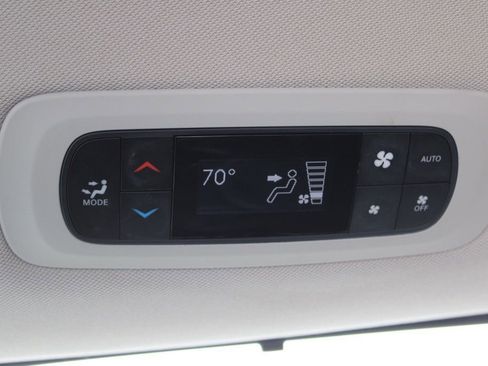 Used 2019 Chrysler Pacifica Touring-L image 29