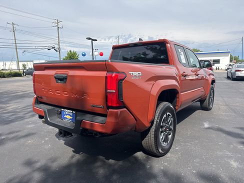Used 2025 Toyota Tacoma TRD Sport AWD/4WD image 4