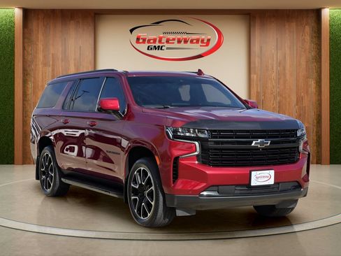 Used 2023 Chevrolet Suburban RST w/ Sport Performance Package AWD/4WD image 3
