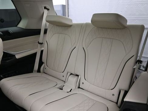 Used 2022 BMW X7 xDrive40i w/ Executive Package AWD/4WD image 21