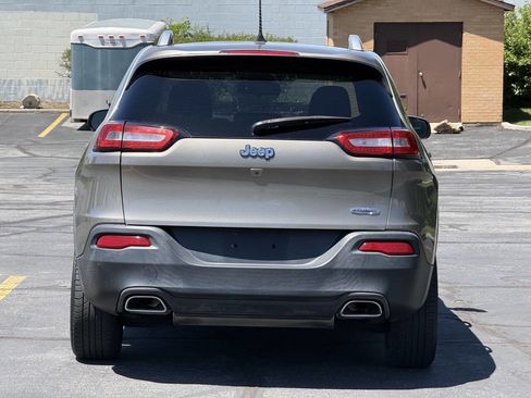 Used 2016 Jeep Cherokee Latitude w/ Comfort & Sound Group FWD image 6