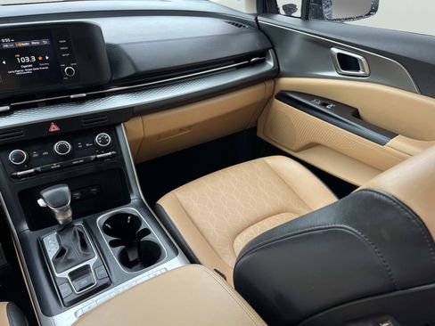 Certified 2024 Kia Carnival LX image 14