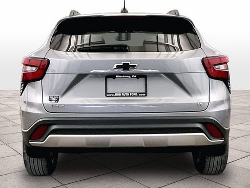 Used 2024 Chevrolet Trax LT w/ Driver Confidence Package FWD image 4