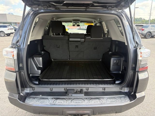 Used 2019 Toyota 4Runner SR5 AWD/4WD image 29