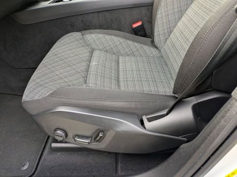 Used 2022 Volvo XC60 B5 Momentum image 15