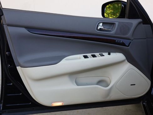 Used 2013 INFINITI G37 Journey w/ Premium Pkg image 12